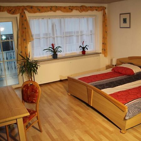 Ferienwohnung Mit 4 Schlafzimmer Fuer 2 Bis 9 Gaeste----Apartment With 4 Bedrooms For 2 To 9 Guests Нюрнберг Екстер'єр фото